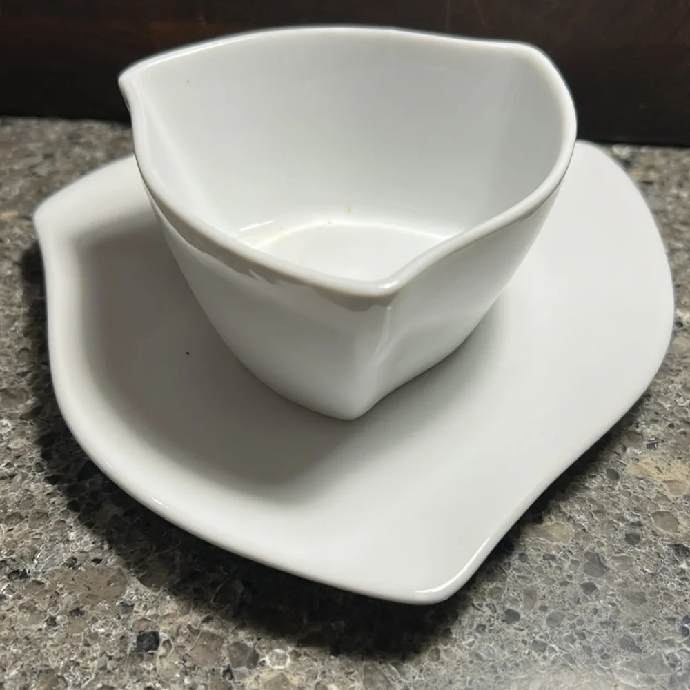 Crate & Barrel condiments set of 8 pieces